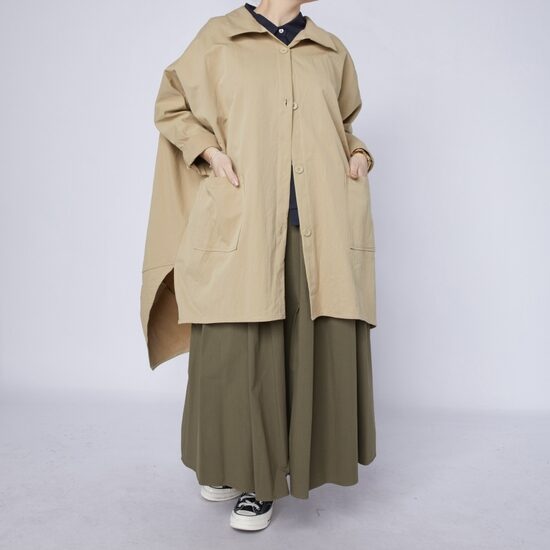 Oversize bēša virsjaka pavasarim 